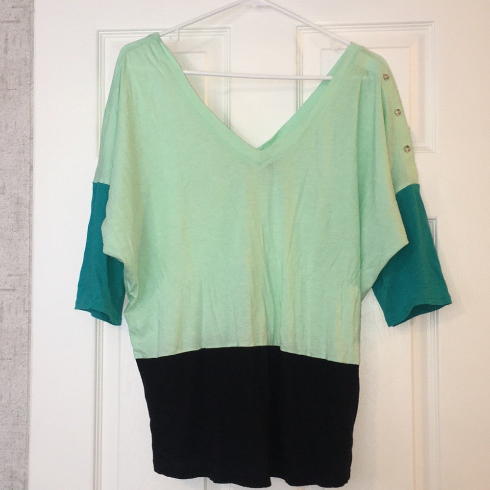 *sold locally* Express deep v color-block tunic